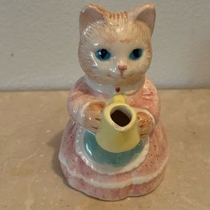 Avon Collectible kitty cat creamer. 4.5”H